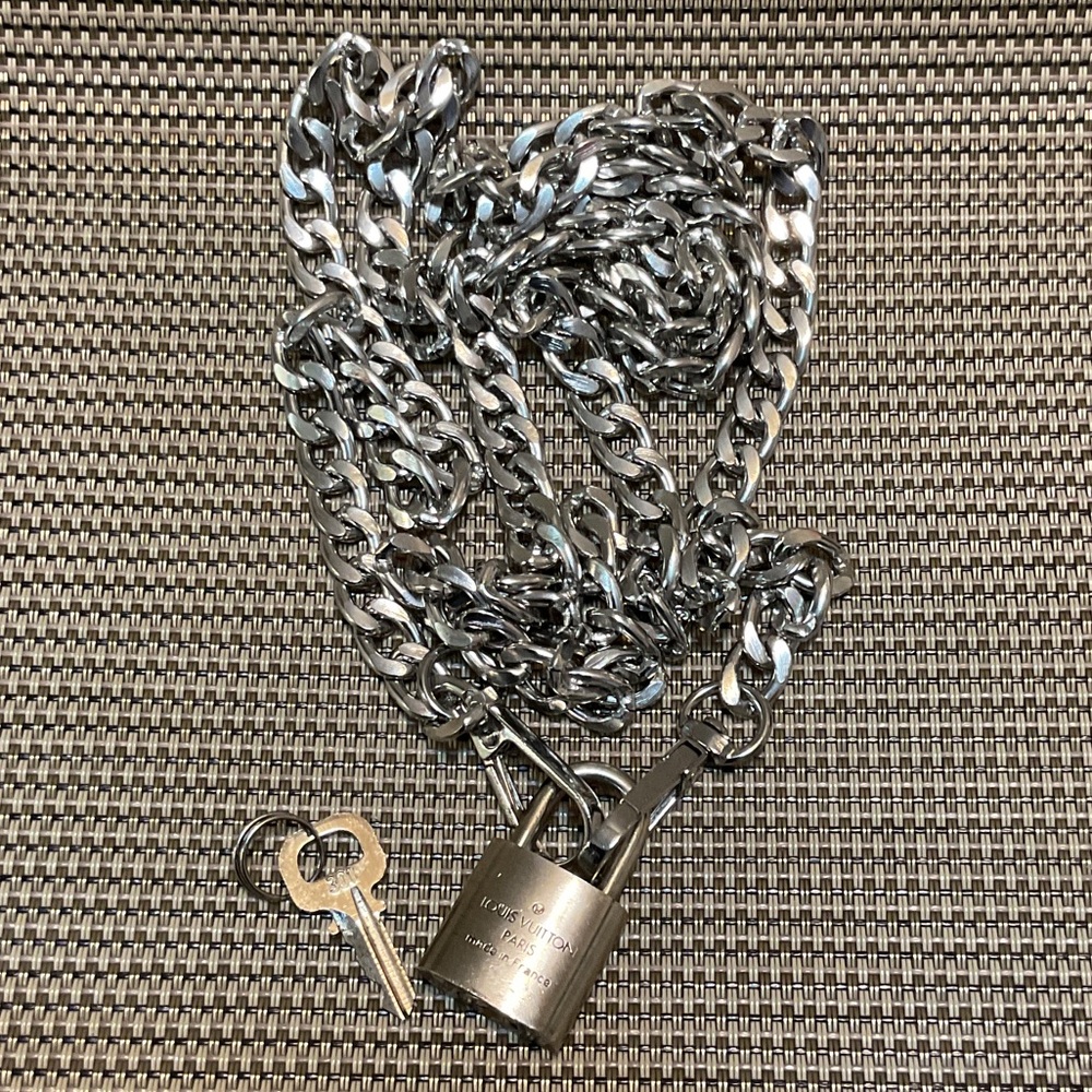 Louis Vuitton Silver Chain with Padlock and Key 301